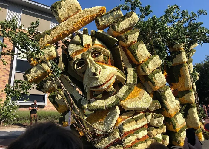 Ferienhaus Geraeumiges Mitten Im Wald By Interhome